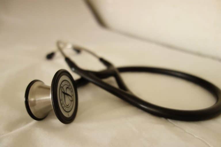 stethoscope 2359757 1280 Abmahnung erhalten