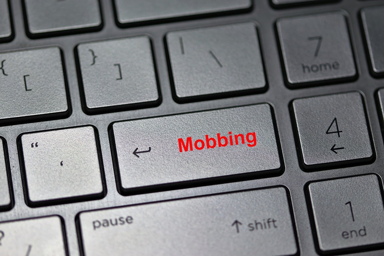 Tastatur mit dem Wort Mobbing